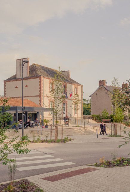 Mairie et parvis Vue 